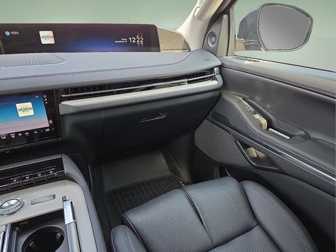 New 2025 Lincoln Navigator L Reserve image 13