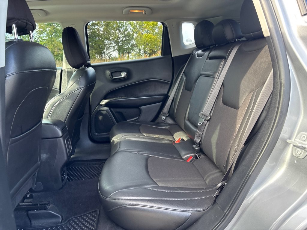 Used 2018 Jeep Compass Latitude w/ Popular Equipment Group FWD image 12