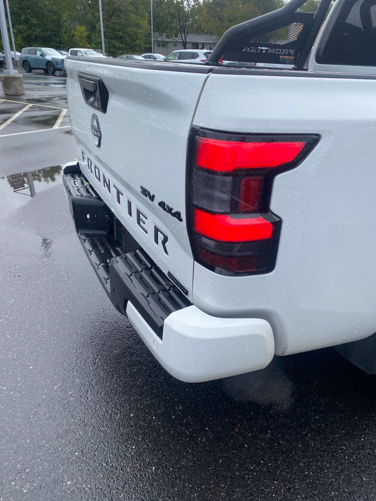 Used 2023 Nissan Frontier SV w/ Midnight Edition Package AWD/4WD image 14