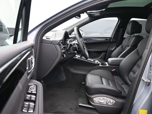New 2026 Porsche Macan AWD/4WD image 16