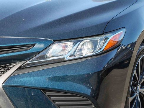 Used 2019 Toyota Camry SE image 4
