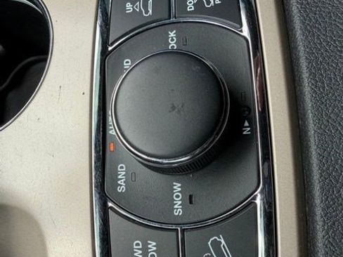 Used 2015 Jeep Grand Cherokee Overland image 34