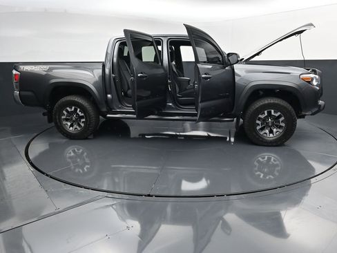 Used 2020 Toyota Tacoma TRD Off-Road AWD/4WD image 37