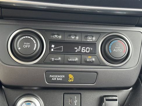 Used 2025 Nissan Leaf S image 32