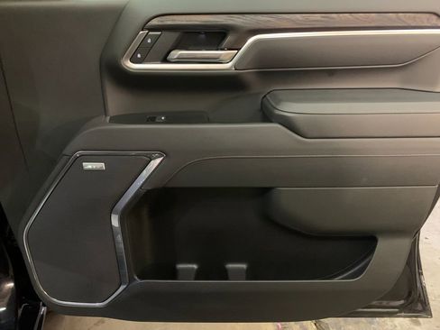 Used 2025 GMC Sierra 2500 SLT w/ SLT Convenience Package AWD/4WD image 19