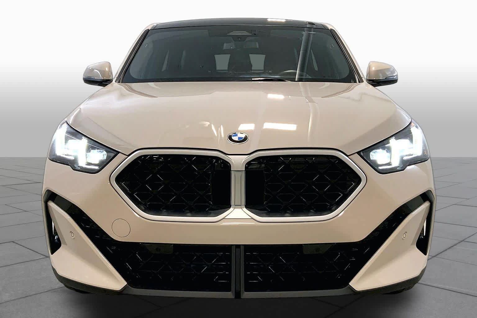 Used 2026 BMW X2 xDrive28i AWD/4WD image 3