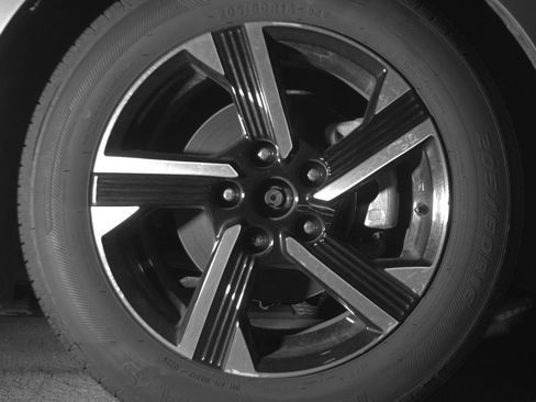 Used 2025 Nissan Sentra SV FWD image 13