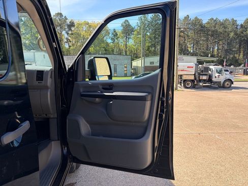 Used 2018 Nissan NV 3500 S image 25