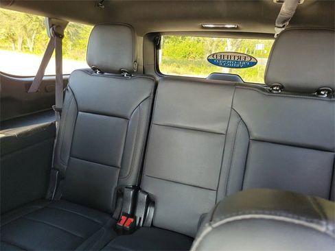 Certified 2023 Chevrolet Suburban Z71 w/ Luxury Package image 10