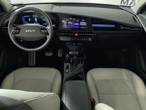 Used 2024 Kia Niro EX Touring FWD image 26