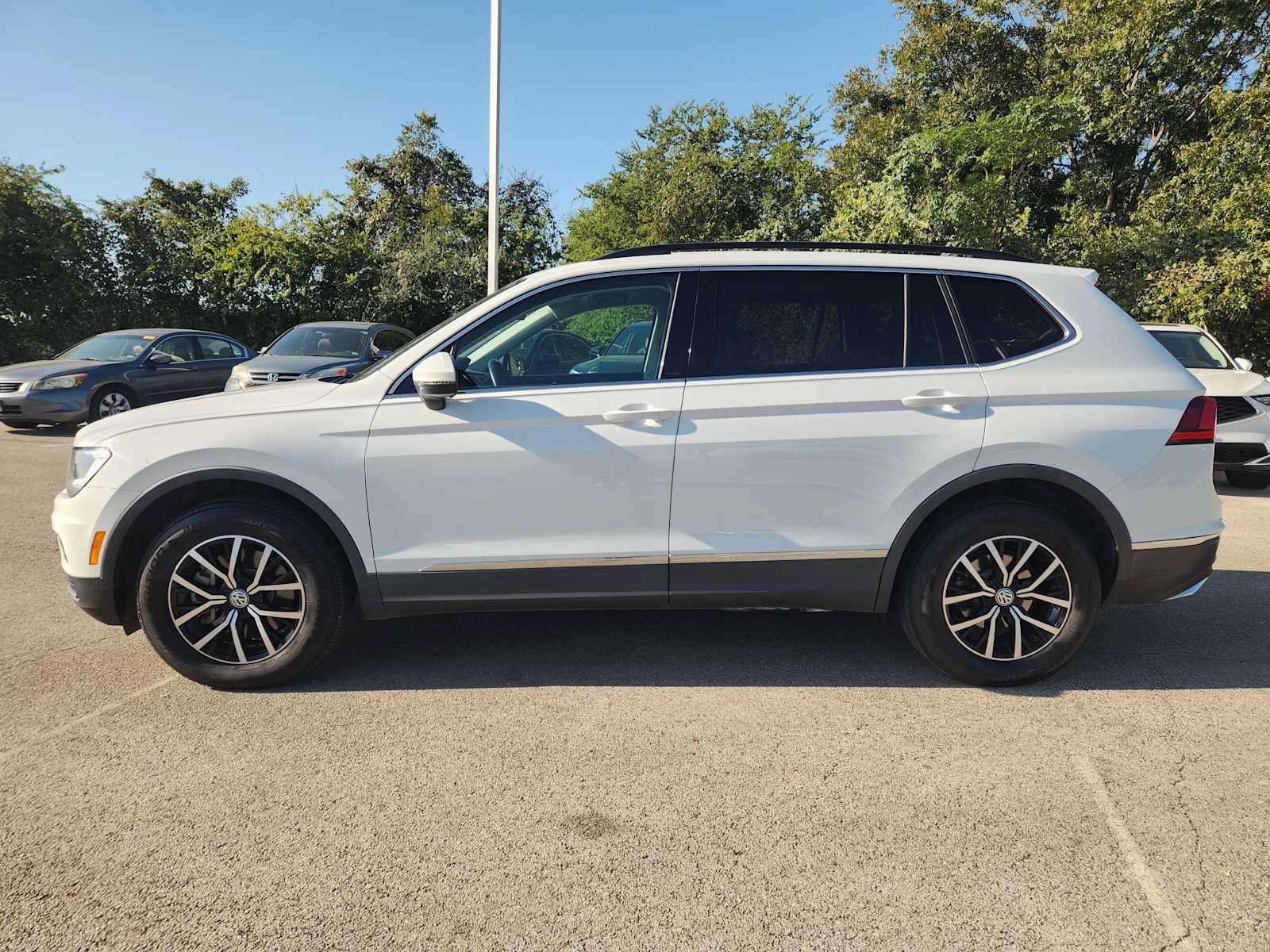 Used 2021 Volkswagen Tiguan SE FWD image 4