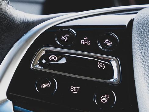 Used 2018 Cadillac Escalade Luxury image 16