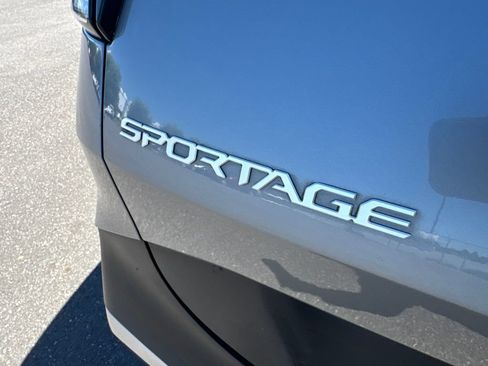 Used 2023 Kia Sportage LX AWD/4WD image 40