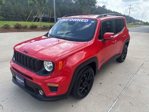 Used 2020 Jeep Renegade Altitude FWD image 3