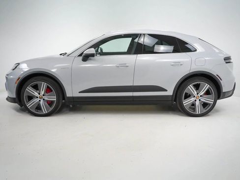 Certified 2025 Porsche Macan 4S Electric image 2