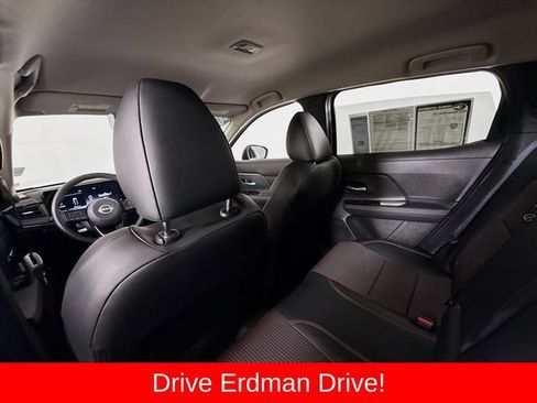 Used 2025 Nissan Kicks SR AWD/4WD image 10