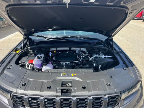 New 2026 Jeep Grand Cherokee L Limited w/ Limited Altitude Package AWD/4WD image 19