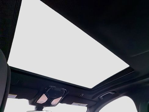 Used 2021 BMW M550i xDrive w/ Premium Package image 24