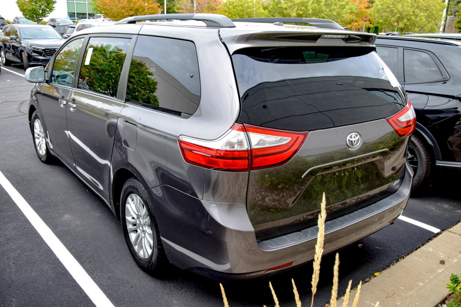 Used 2015 Toyota Sienna XLE FWD image 7