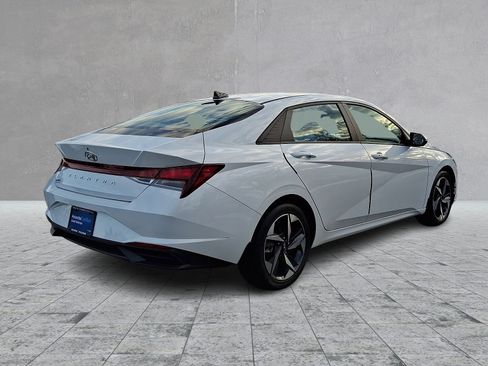 Certified 2023 Hyundai Elantra SEL w/ Convenience Package image 12