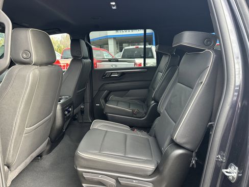 Certified 2025 Chevrolet Suburban Premier image 10