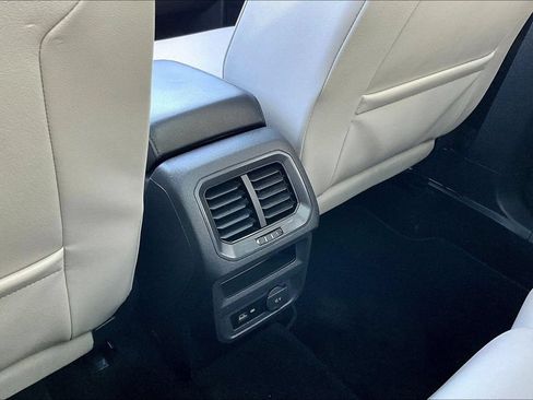 Used 2019 Volkswagen Tiguan SEL FWD image 11