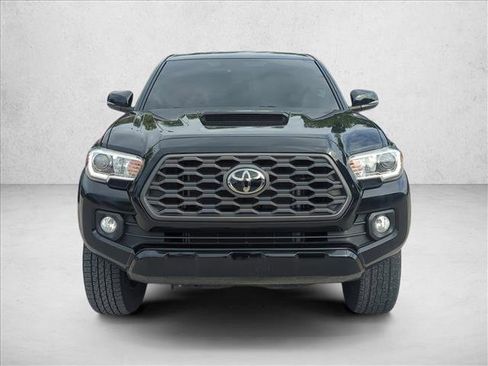 Used 2022 Toyota Tacoma TRD Sport w/ Technology Package RWD image 2