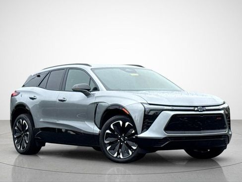 Used 2025 Chevrolet Blazer EV RS AWD/4WD image 2