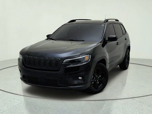 Used 2021 Jeep Cherokee Latitude Plus FWD image 2