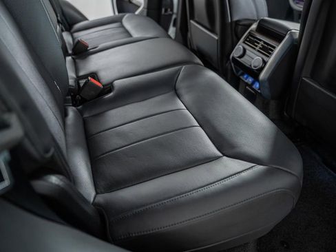 Used 2025 Land Rover Range Rover SE image 32