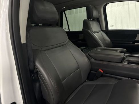 Used 2025 Ford Expedition Active AWD/4WD image 32
