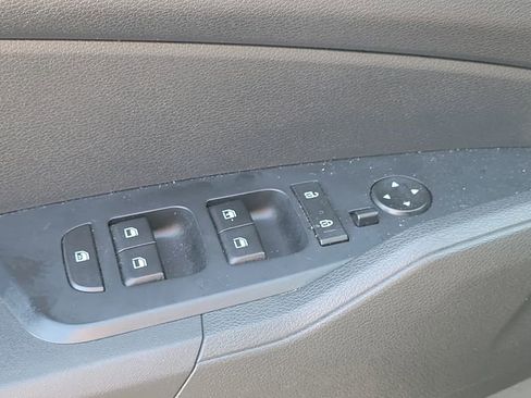 Used 2025 Kia Sportage LX FWD image 23
