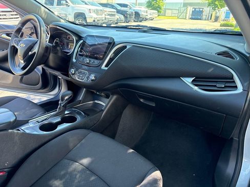 Used 2023 Chevrolet Malibu LT FWD image 36