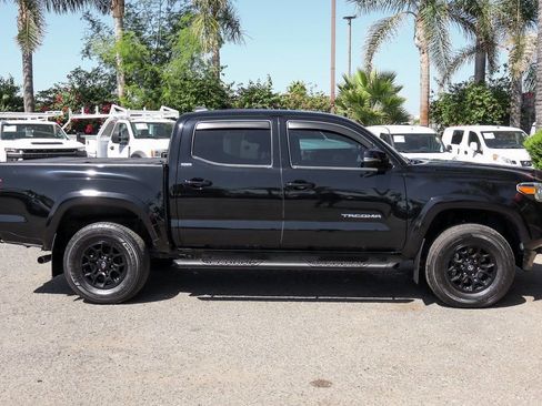 Used 2022 Toyota Tacoma SR5 w/ Technology Package image 10