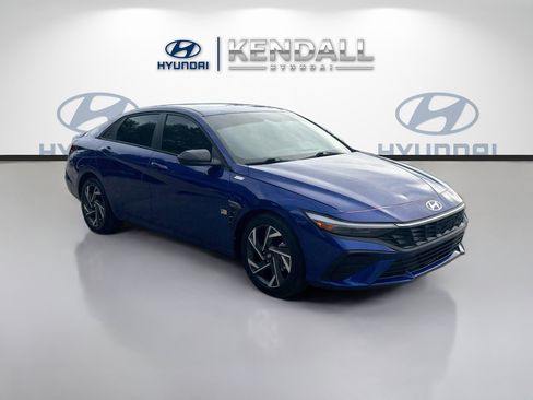 Used 2025 Hyundai Elantra Sport FWD image 1