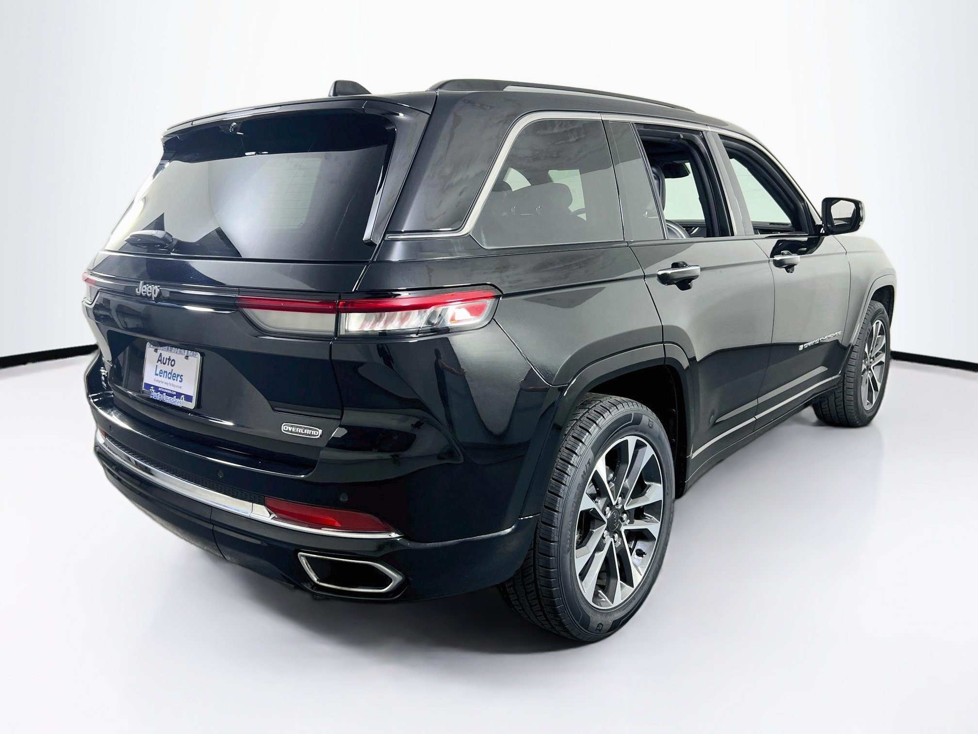 Used 2023 Jeep Grand Cherokee Overland w/ Luxury Tech Group IV AWD/4WD image 5
