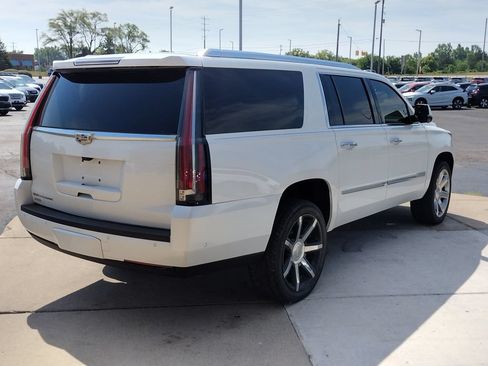 Used 2017 Cadillac Escalade ESV Premium Luxury AWD/4WD image 19