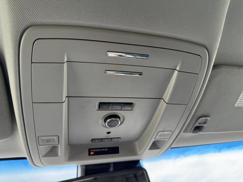 Used 2019 Chevrolet Suburban LT image 25