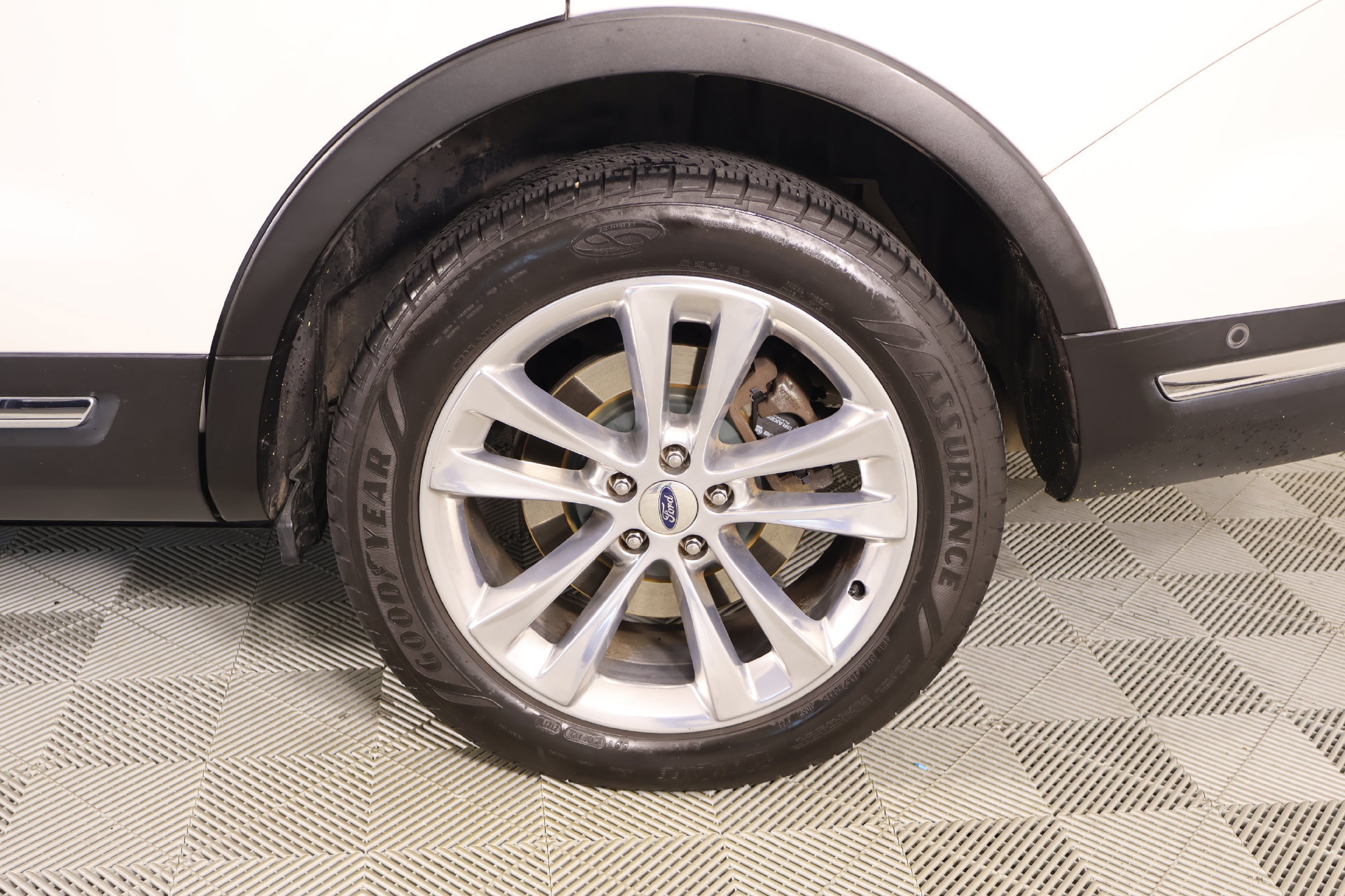 Used 2018 Ford Explorer Limited w/ Equipment Group 301A AWD/4WD image 21