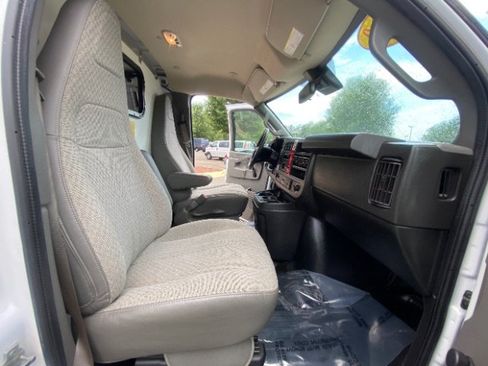 Used 2020 Chevrolet Express 2500 RWD image 18