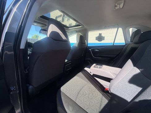 Used 2021 Toyota RAV4 XLE w/ Convenience Package FWD image 16