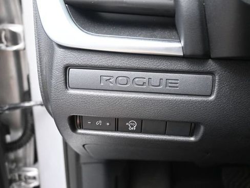 Used 2024 Nissan Rogue S FWD image 16