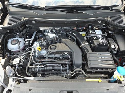 Used 2025 Volkswagen Taos SE image 26