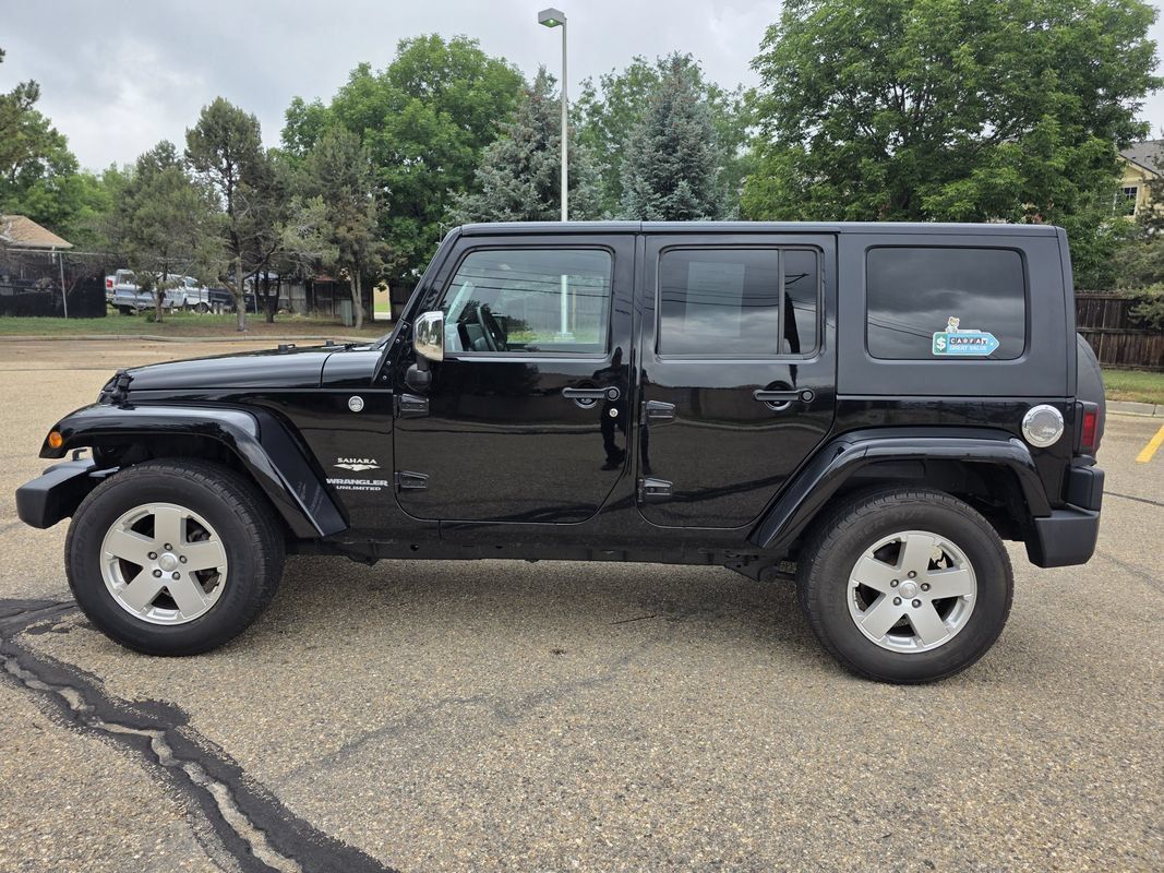 Used 2010 Jeep Wrangler Unlimited Sahara w/ Dual Top Group AWD/4WD image 2