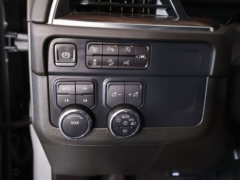 Used 2025 Chevrolet Suburban Z71 AWD/4WD image 8
