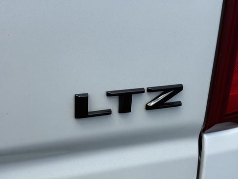 Used 2022 Chevrolet Silverado 1500 LTZ w/ LTZ Premium Package AWD/4WD image 12