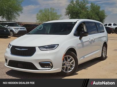 Used 2024 Chrysler Pacifica Touring-L