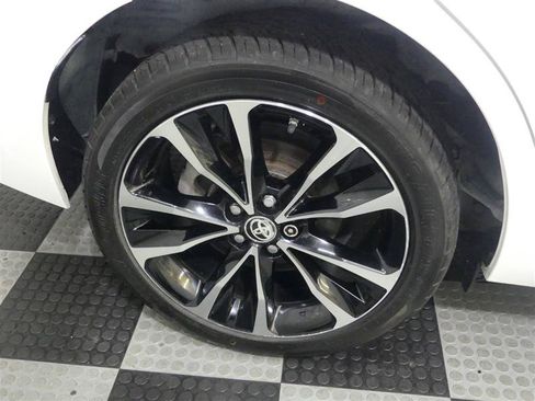 Used 2018 Toyota Corolla SE FWD image 16