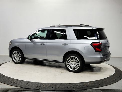 Used 2024 Ford Expedition Limited image 5