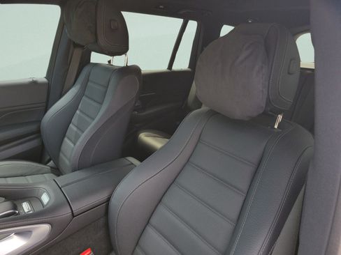Certified 2025 Mercedes-Benz GLS 580 4MATIC image 18